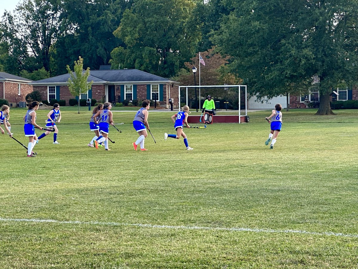 gghoward_'s tweet photo. A beautiful night for some CMS FH! #CrosbyMiddleSchool #WeAreJCPS #StudentAthletes #ThePlaceToBe https://t.co/kYCnnVmYdI