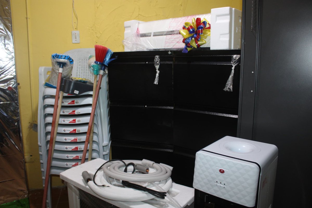 mirabal_yamilet's tweet photo. Hemos entregado al pueblo del municipio Atures los espacios del Registro Civil rehabilitados y en óptimas condiciones para continuar brindando atención inmediata y de calidad a nuestra gente gracias a nuestro presidente Nicolás Maduro.
 #PorElAturesQueTodosQueremos 
#Por♥️Atures https://t.co/NHfqyKZx9N