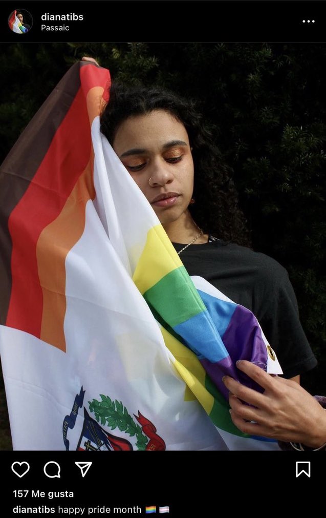 La novia DOMINICANA de Lizzie George alterando la bandera dominicana. Debe ser multada y apresada!