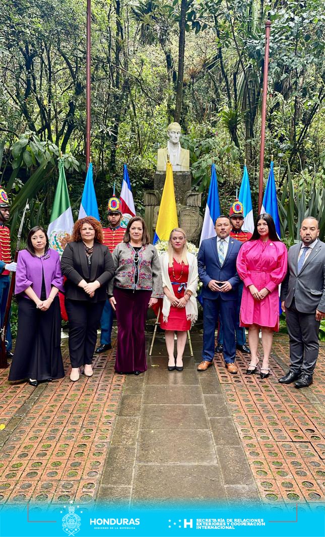 CancilleriaHN's tweet photo. Como ya se acostumbra en varios países del mundo, la representación diplomática de Honduras acreditada en Colombia, se unió a sus homólogos de Centroamérica y, conjuntamente, conmemoraron los 202 años de Independencia del istmo, así como los 213 años de México. https://t.co/pEo5tM5Ad0