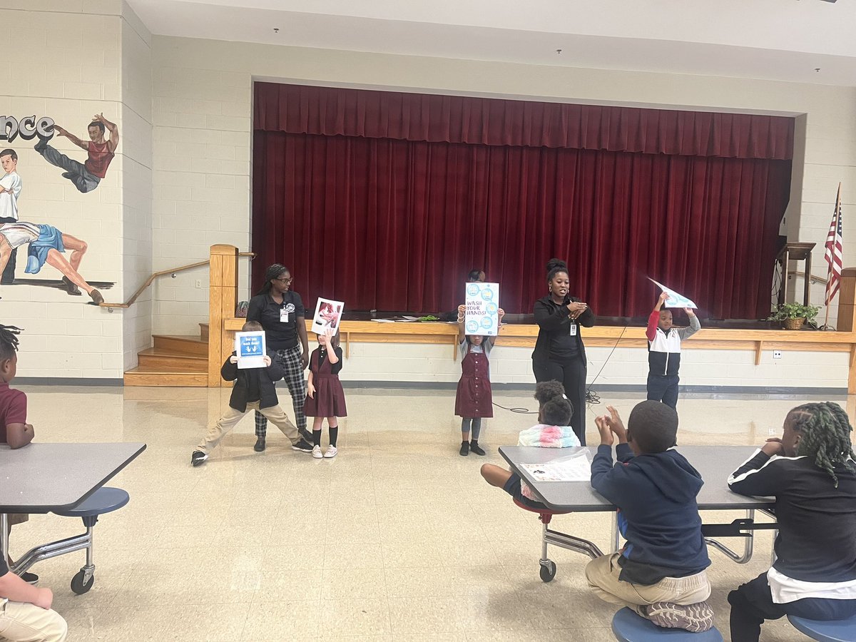 RoseHillRaiders's tweet image. Thanks so much to the Jackson-Madison County Health Department for visiting our first graders today as they begin investigating the driving question, “How can we keep from getting sick?” #STEMpossible @TiffanyGreen08 @suptking @JMCSchools @JMCSSInnovation @theTSIN