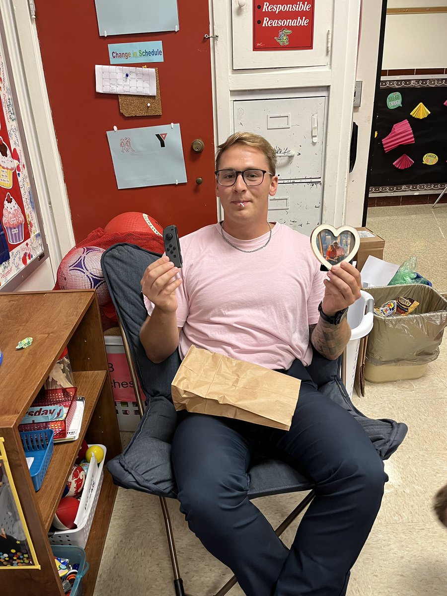 Teachers sharing their What’s My Bag, so we can learn a little more about them. #tgproud #tollgategrammar