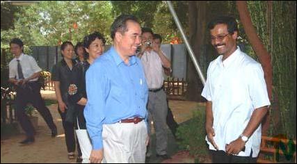 இலங்கைக்கான சீனத் தூதுவர் திரு. ஜியாங் கிங்செங், விடுதலைப் புலிகளின் அரசியல் பிரிவின் தலைவர் தமிழ் செல்வனை 19.09.2002 அன்று சந்தித்திருந்தார்.

#Tamil #Eelam #Ltte #Tamilnadu #Prabhakaran #pirabhakaran