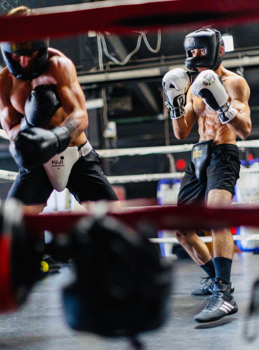 EntrenaBCN's tweet photo. ❤️ Boxing
📸 @onlybwboxing
#boxeo #fitnesstraining #boxingtraining #entrenamientos #fitmotivation #muevete #actividadfisica #corework #boxingtime #boxeofemenino https://t.co/m4qmKnxAlc