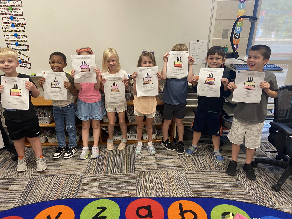 FHSchools's tweet photo. These kindergarteners and first graders at @ayerelementary were so excited to recognize #ConstitutionDay with these artistic and patriotic messages! They were thrilled to learn about the signing of the U.S. Constitution. https://t.co/VxnfFHbEbo