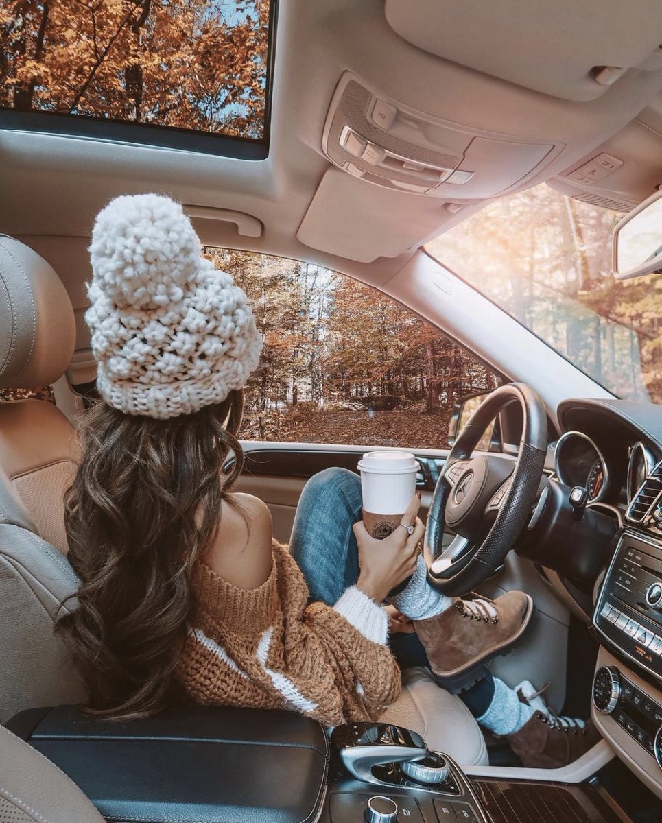 ‘Christian Girl Autumn’ influencer Caitlin Covington announces she is going to Vermont in October to take her annual Fall photos. 🍂