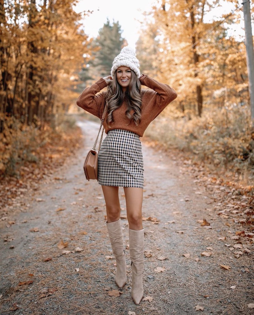 PopCrave's tweet image. ‘Christian Girl Autumn’ influencer Caitlin Covington announces she is going to Vermont in October to take her annual Fall photos. 🍂