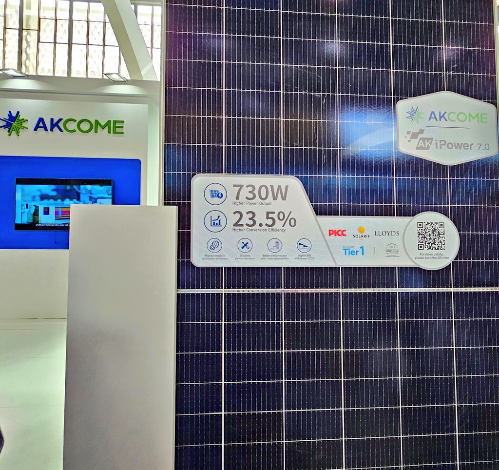 #Solarmodul mit 730 Wp und 23,5% Wirkungsgrad von #Akome auf der <a href="/EUPVSEC/">EU PVSEC</a> heute (18.9.23) vorgestellt.
Das dürfte das leistungsstärkste Serien-PV-Modul der Welt sein.