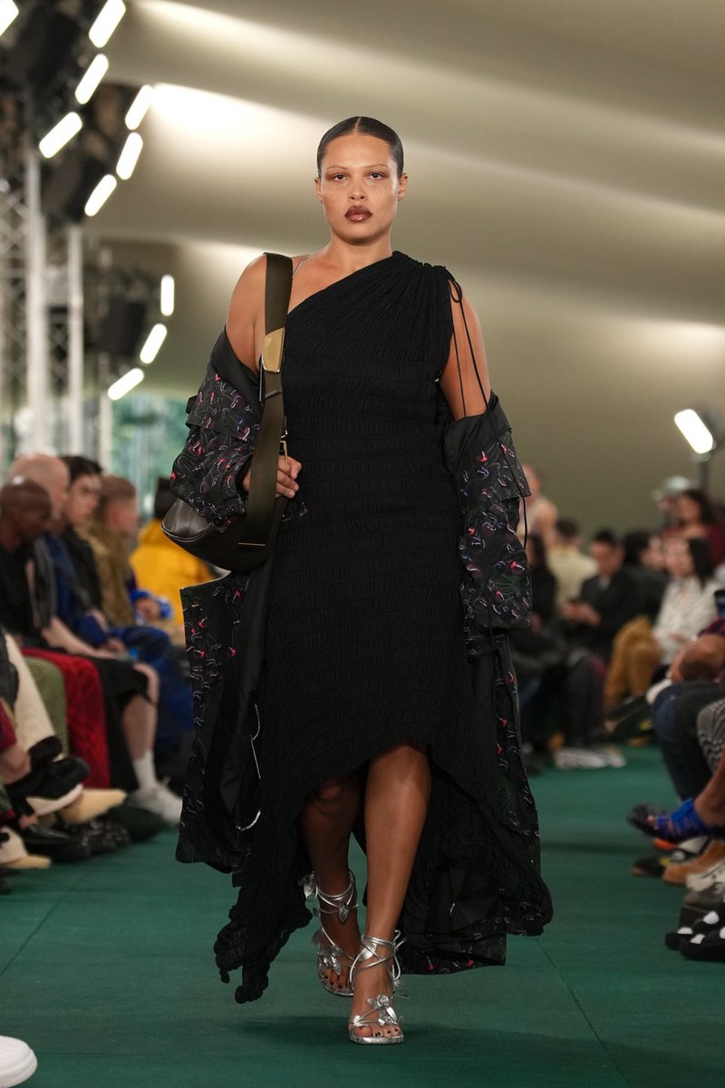 altacostur's tweet photo. Burberry ss 2024

#LondonFashionWeek https://t.co/esbEZbwmHW