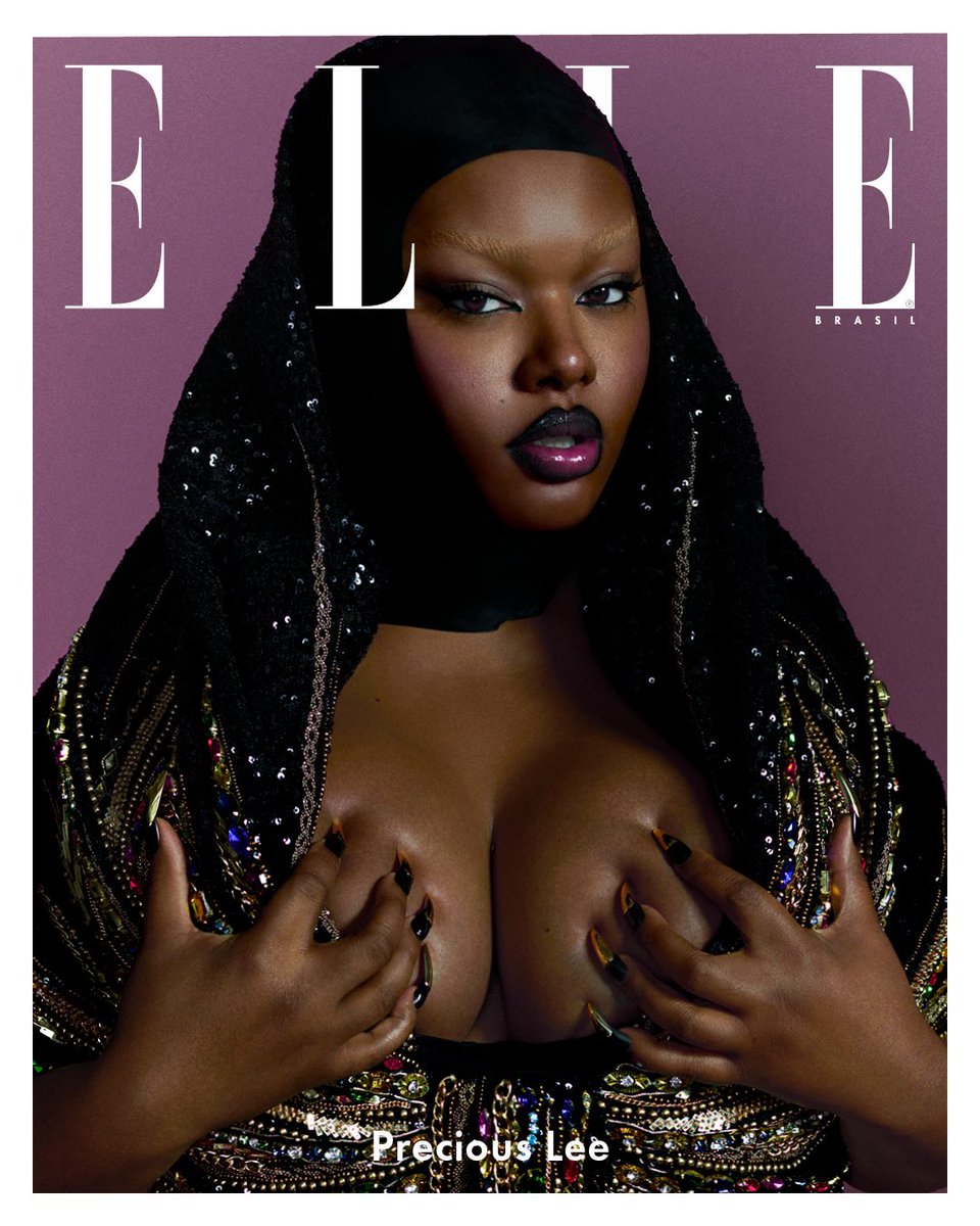 ellebrasil's tweet image. Toda edição da ELLE é especial, mas essa tem motivos a mais: o #Volume13 marca os três anos do nosso retorno ao impresso. Além disso, é setembro, o mês mais importante da moda. Por isso, a escolha da modelo Precious Lee para a capa é tão impactante. 🖤 

Qual capa é a sua