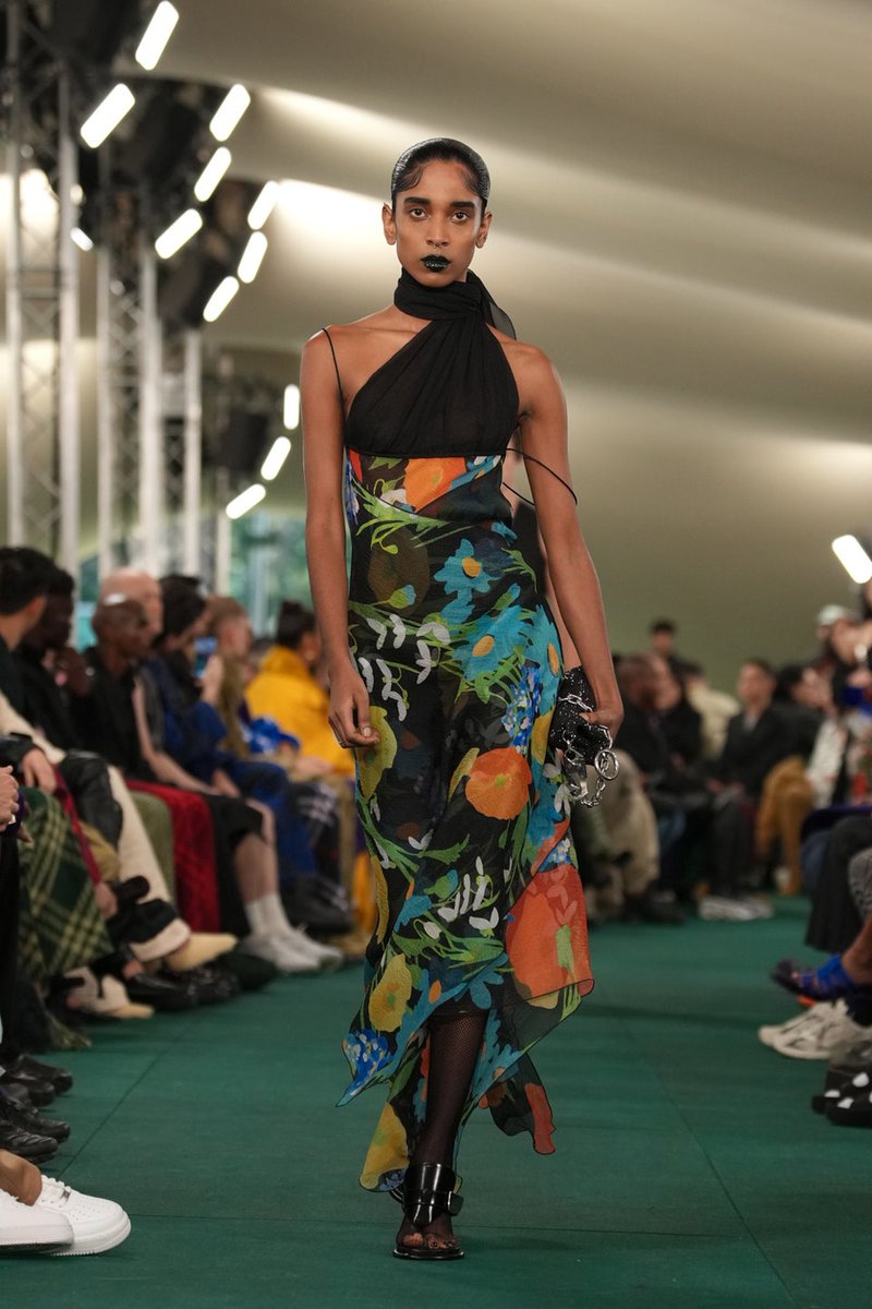 altacostur's tweet photo. Burberry ss 2024

#LondonFashionWeek https://t.co/esbEZbwmHW