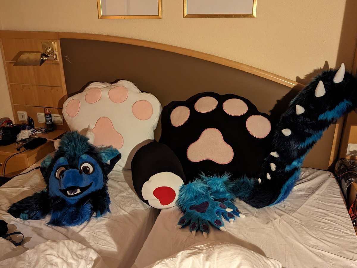 Meine Beute aus dem DealersDen. 3 kissen und ein suit. Danke an  <a href="/Sasa_Creations/">Sasa Creations🌸🔜EF|TFI|EAST</a> #EAST11