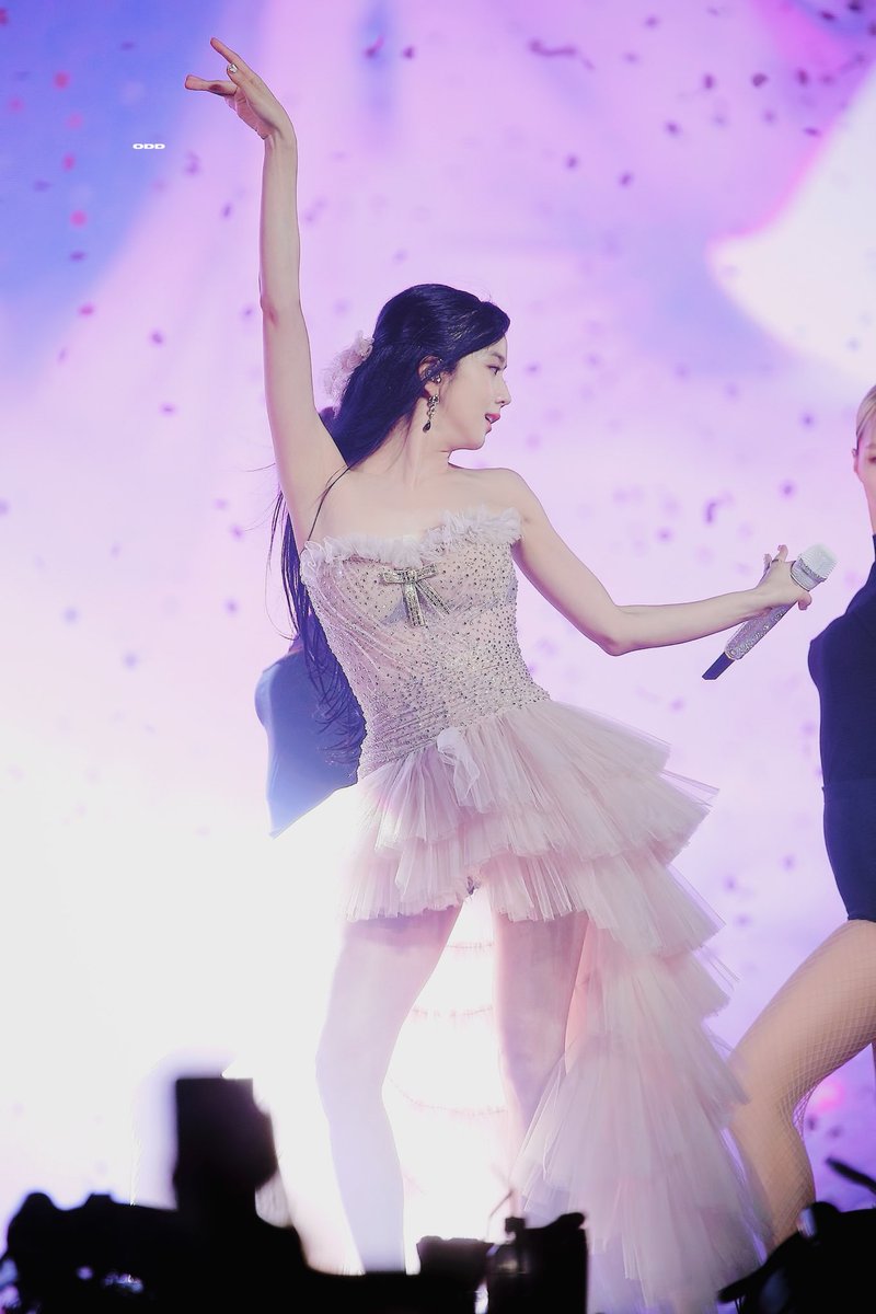 jisoosjpg's tweet photo. princess https://t.co/lrJOKpRMsv