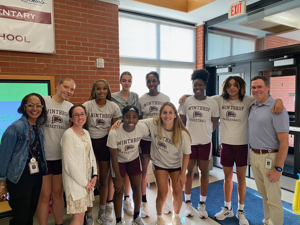 WinthropWBB's tweet photo. Thank you to Oakdale Elementary and Richmond Drive Elementary for allowing our ladies to read and interact with their 1st graders. We are very grateful for the opportunity to impact the community in a positive way. #ScholarAthlete #RealModels #ROCKtheHILL https://t.co/zSJvoc4ckG