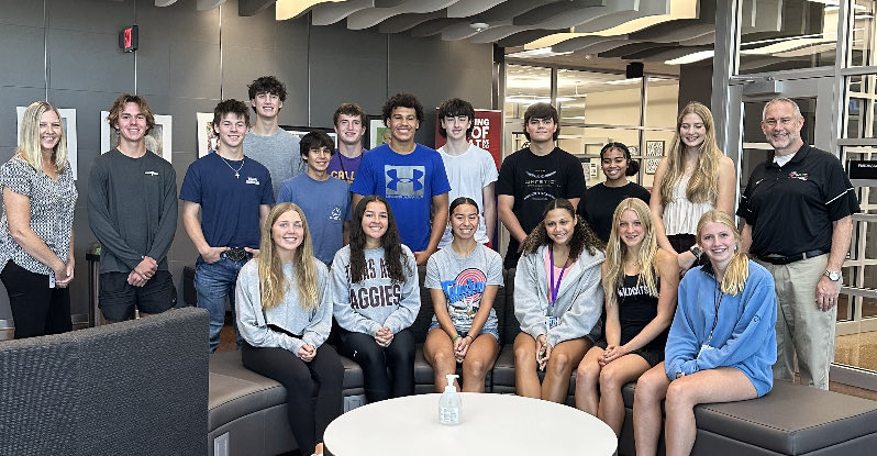 leslie_slovak's tweet photo. First SALT meeting of the year! What an incredible group of student athletes! Loved getting to know them today#Leadersπππβ€οΈ https://t.co/15woQnhESQ