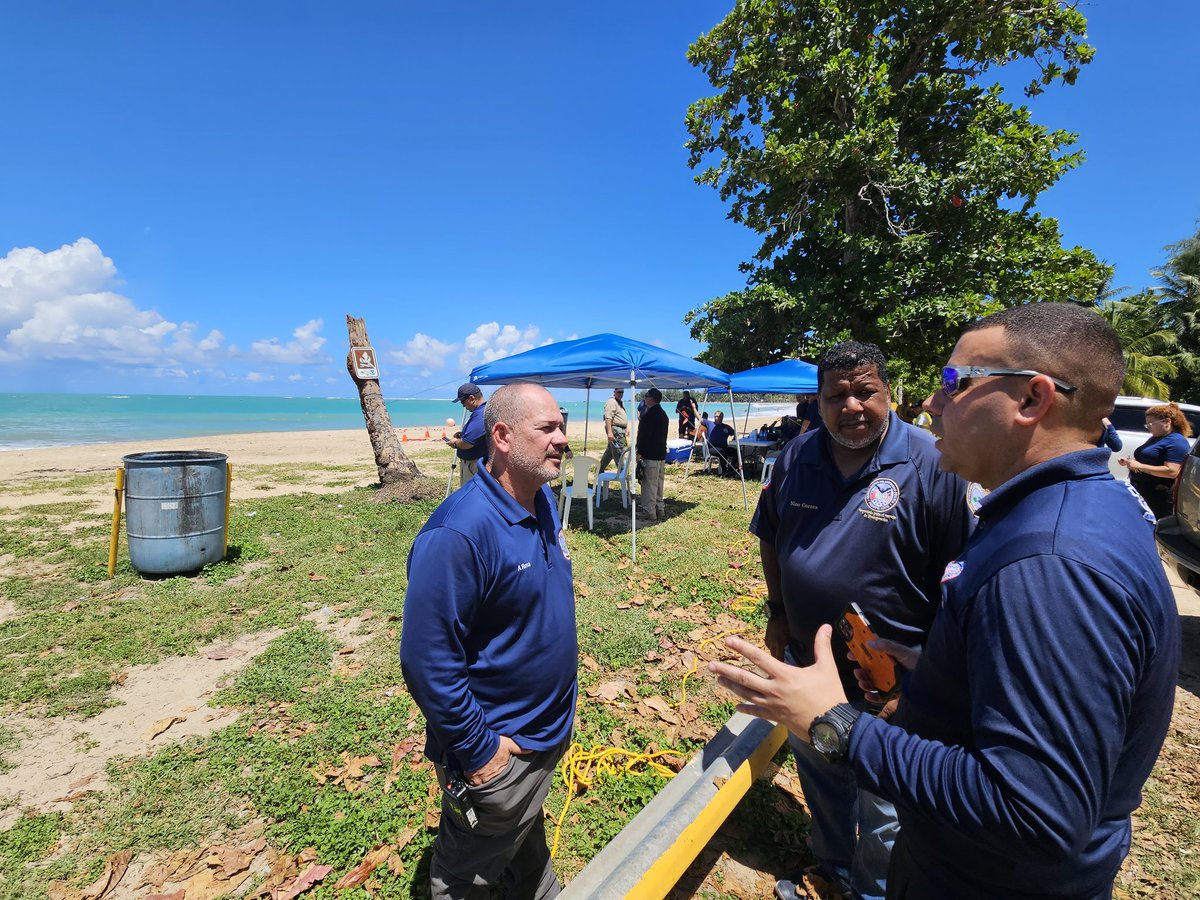 NMEADpr's tweet photo. Buzos y rescatistas del NMEAD, PRUSAR y FURA de la @PRPDNoticias, Guardia Costera y las OMMEs de Luquillo, Ceiba, Río Grande, Juncos, Humacao, Fajardo, Arecibo y Las Piedras y voluntarios de Luquillo Surf Rescue trabajaron en la búsqueda y recuperación del joven de 15 años (1/2) https://t.co/Na7OyW3BxW