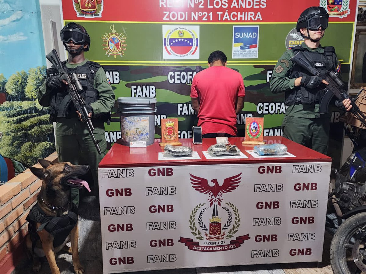 GNB_tachira's tweet photo. La FANB a través de los valientes Centinelas Permanentes del D_213, lograron la detención de un Cddno. Que transportaba en un recipiente para pinturas 03 envoltorios de marihuana (1,475 Kgs) Caso A/O del ministerio público
#ConMaduroMásUnidad
#PuebloYFANBFuerzaIndetenible
.@ElioEstrada18
.@GnbGaranteDePaz