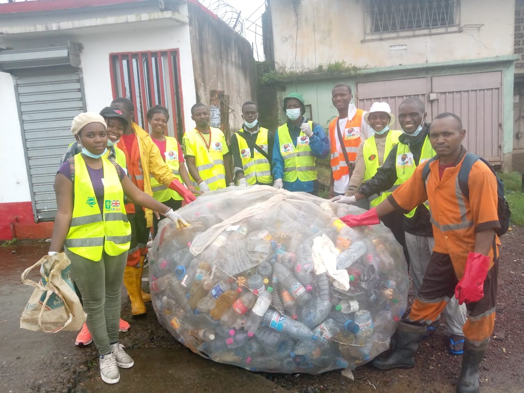 Agricodeex23386's tweet photo. The World Cleanup Day took place on september 16, 2023. AgriCodeExpo Cameroon in partnership with Let's do it Cameroon celebrated this event in the cities of Yaounde, Douala and Yabassi.

#AgriCodeExpo
#WorldCleanupDay2023 
#FaisonsceCameroun
#faisonslemonde https://t.co/XOIhKF3LSo