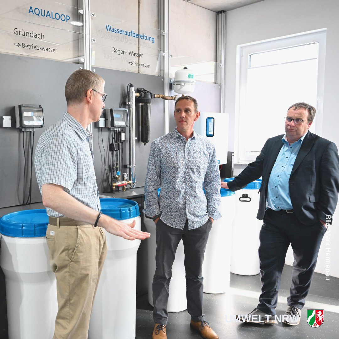 UmweltNRW's tweet photo. 🌱4/4 In #Aachen besuchte Minister @Oliver_Krischer die #INTEWA GmbH, die Produkte und Systeme für #Wasseraufbereitung, Wasserwiederverwendung und #Regenwasser-Management entwickelt und vertreibt. Die Firma verfügt über ein wasserautarkes Betriebsgelände.
#Klimaanpassung https://t.co/tyG29L92g8