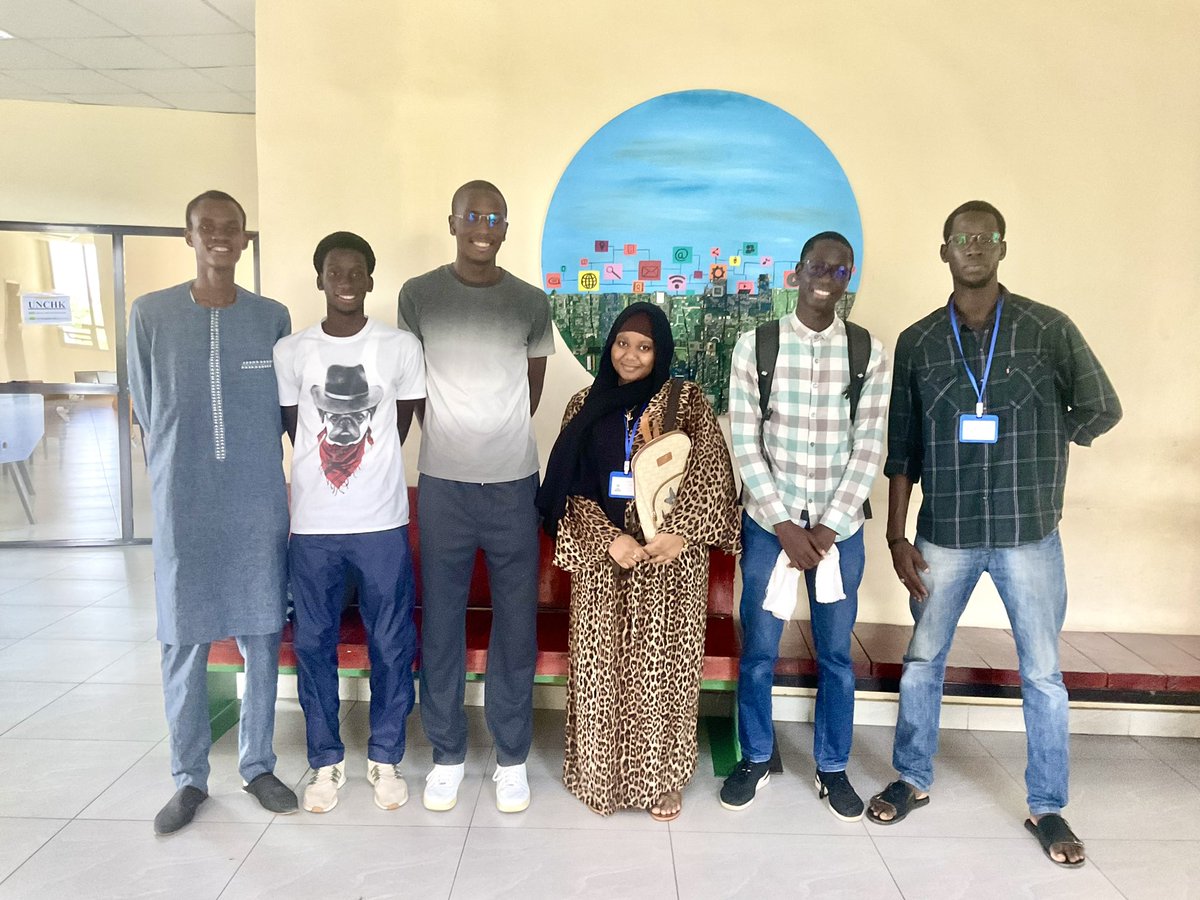 2x_xamxam's tweet image. Voici notre équipe de formateurs pour les vacances technologiques ⚡️👩🏾‍💻

Une équipe dévouée qui guide nos jeunes participants dans leur aventure technologique. Avec leur expertise et leur passion, ils sont entrain d’inspirer et d’encourager nos futurs innovateurs. 🚀
#xamxam2x