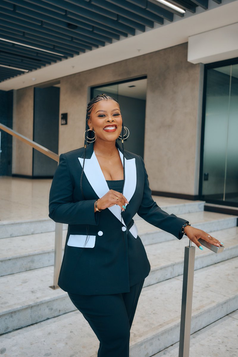 MotshidisiM's tweet photo. Suited for each other, @enveloped_D  and I. Xiluva and her team had just ONE day to make this masterpiece (please don’t put them under that kind of pressure EVER!), and they DELIVERED 😍🔥

My #consciouscoins well spent!
📸 - @ThapeloM_ZA
💄 - @Kay_Khonji https://t.co/rMg9V2YUc0