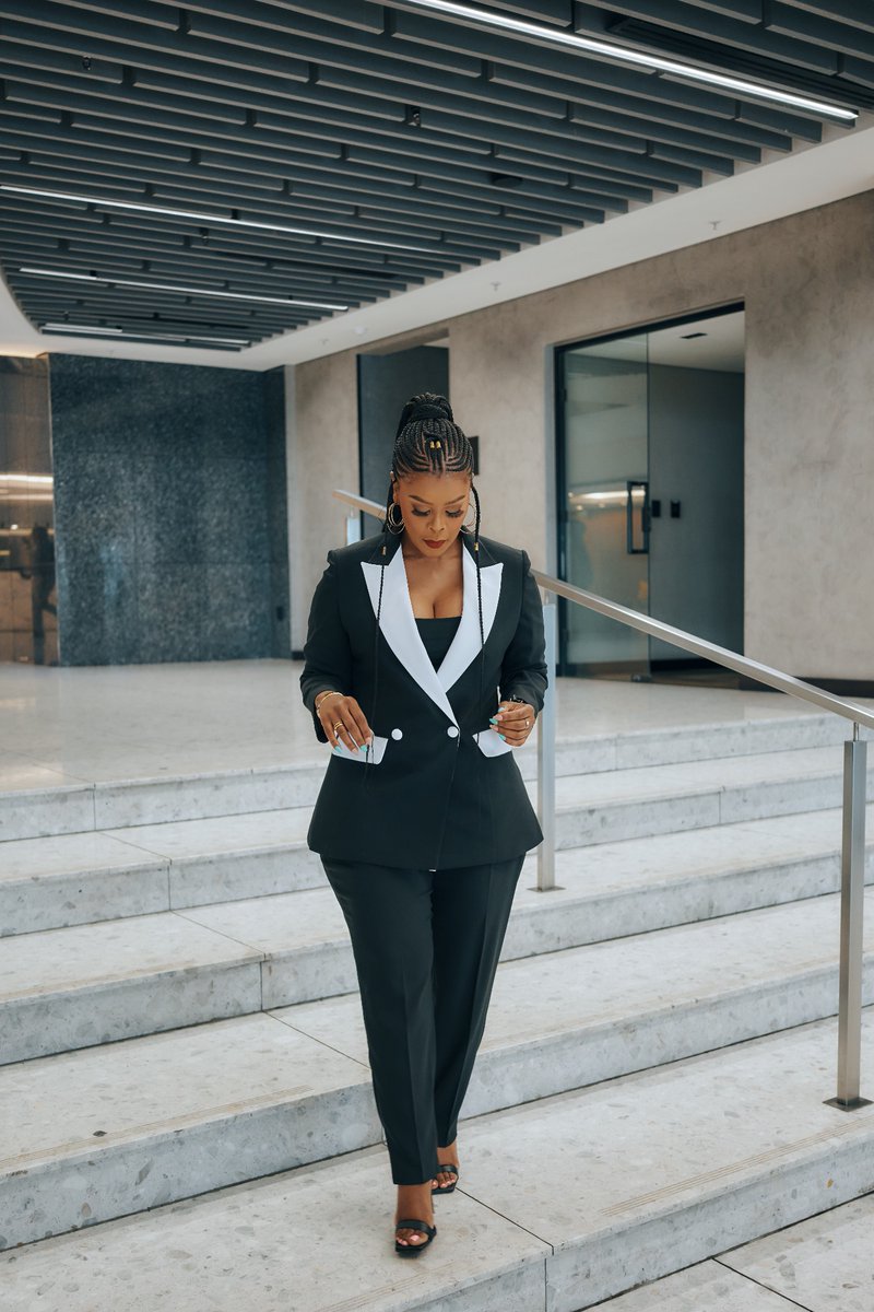 MotshidisiM's tweet photo. Suited for each other, @enveloped_D  and I. Xiluva and her team had just ONE day to make this masterpiece (please don’t put them under that kind of pressure EVER!), and they DELIVERED 😍🔥

My #consciouscoins well spent!
📸 - @ThapeloM_ZA
💄 - @Kay_Khonji https://t.co/rMg9V2YUc0