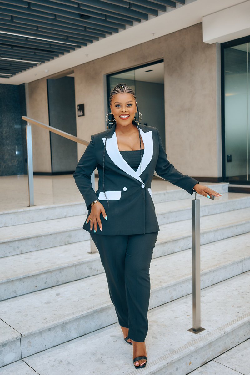 MotshidisiM's tweet photo. Suited for each other, @enveloped_D  and I. Xiluva and her team had just ONE day to make this masterpiece (please don’t put them under that kind of pressure EVER!), and they DELIVERED 😍🔥

My #consciouscoins well spent!
📸 - @ThapeloM_ZA
💄 - @Kay_Khonji https://t.co/rMg9V2YUc0