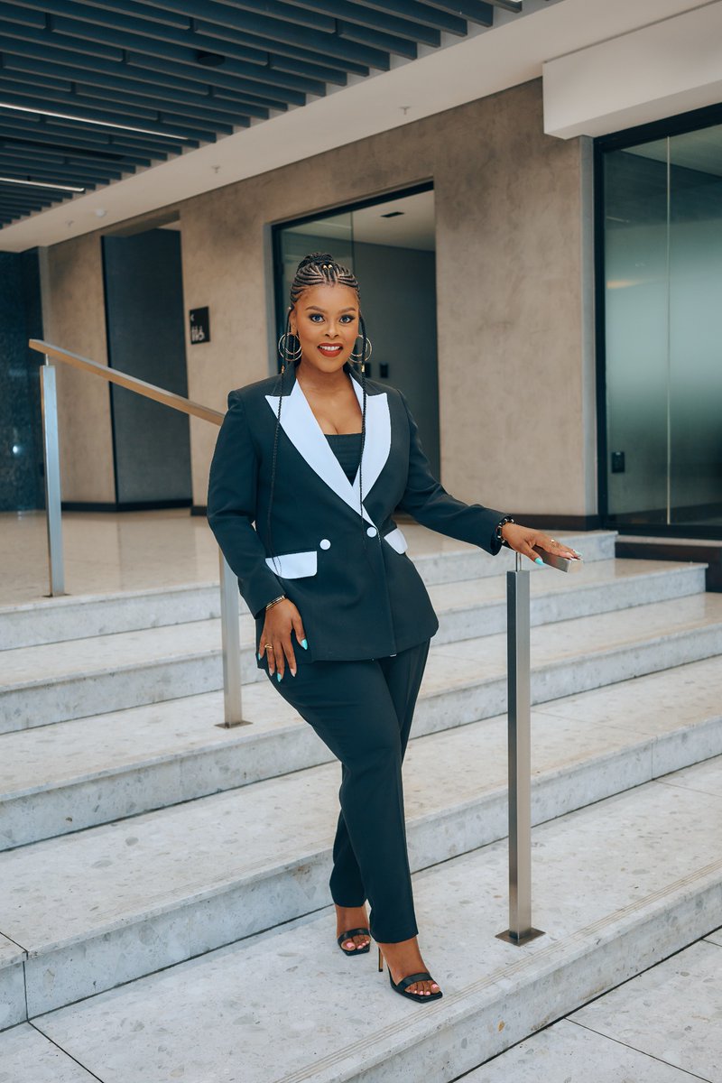 MotshidisiM's tweet photo. Suited for each other, @enveloped_D  and I. Xiluva and her team had just ONE day to make this masterpiece (please don’t put them under that kind of pressure EVER!), and they DELIVERED 😍🔥

My #consciouscoins well spent!
📸 - @ThapeloM_ZA
💄 - @Kay_Khonji https://t.co/rMg9V2YUc0