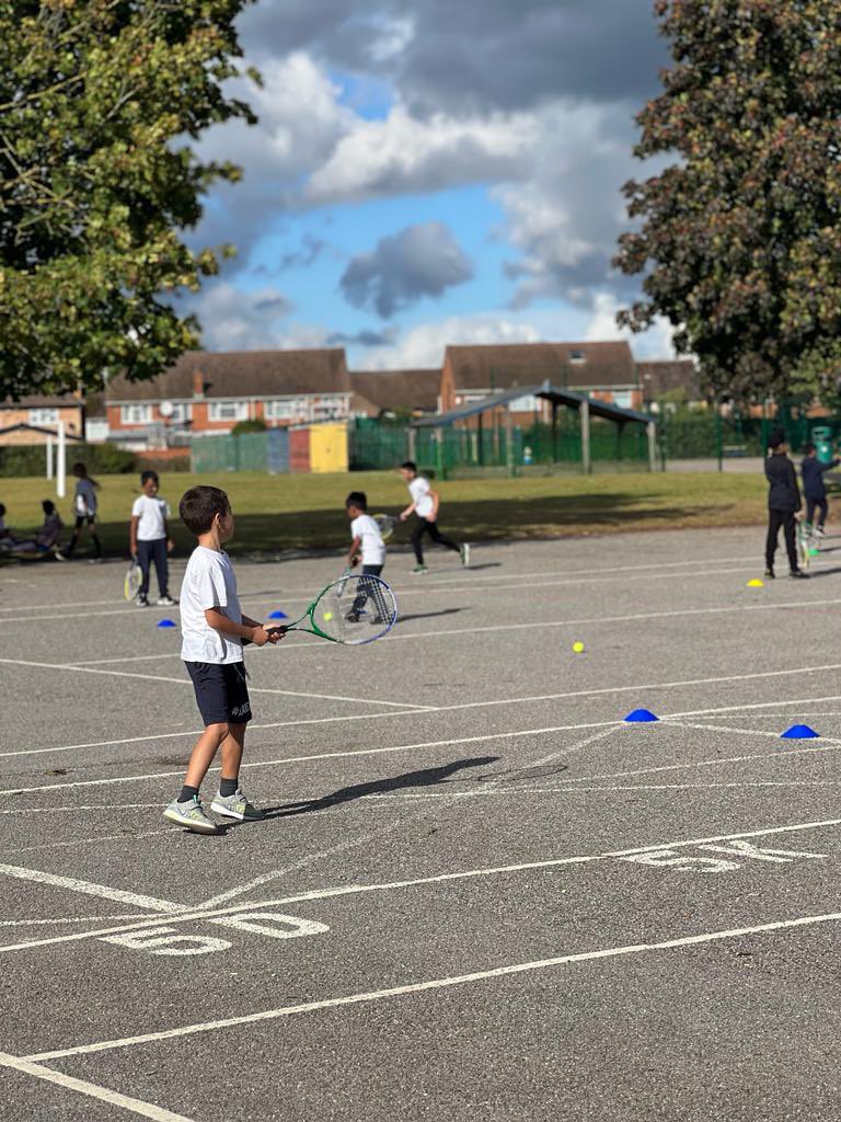 InspireSportsA2's tweet photo. 𝗞𝗦𝟭 &amp; 𝗞𝗦𝟮 𝗧𝗲𝗻𝗻𝗶𝘀 𝗖𝗹𝘂𝗯 🎾

Today we fun trying to battle the wind 💨 great to see last weeks technique’s coming into todays session. 

Today the techniques worked on:
🎾 Learning the ready position 
🎾 Backhand
🎾 Footwork for Backhand
🎾 Basic Rally
@RyversSchool https://t.co/yj0fcxsBcz