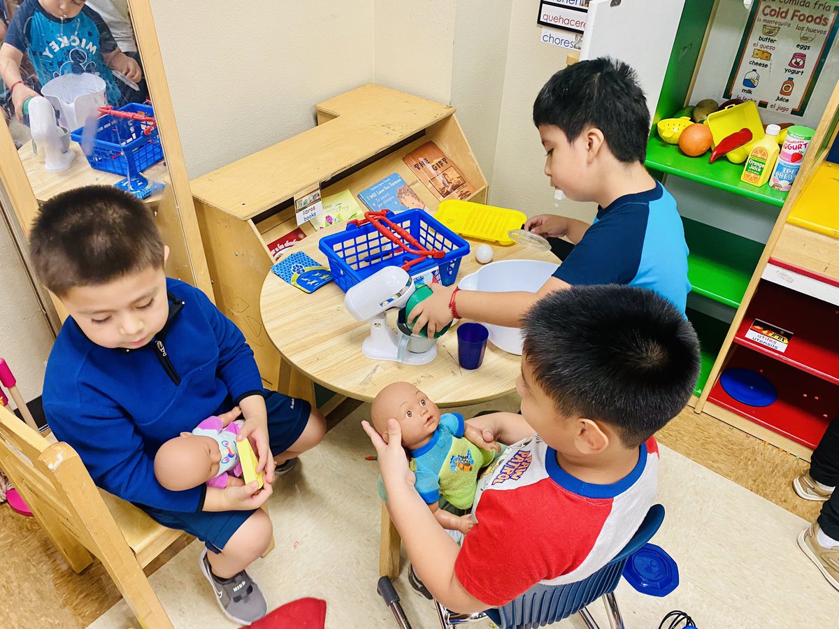 gwenj71's tweet photo. Dean Highland ES-Learning Centers allow children to grow in their social skills. This PreK Dual Language class has opportunities to navigate interactions and negotiate guidelines with their peers constantly.
#buildexploreplaydream 🦺
@Rina_Leads
@WacoISD https://t.co/UNYXssCDSO