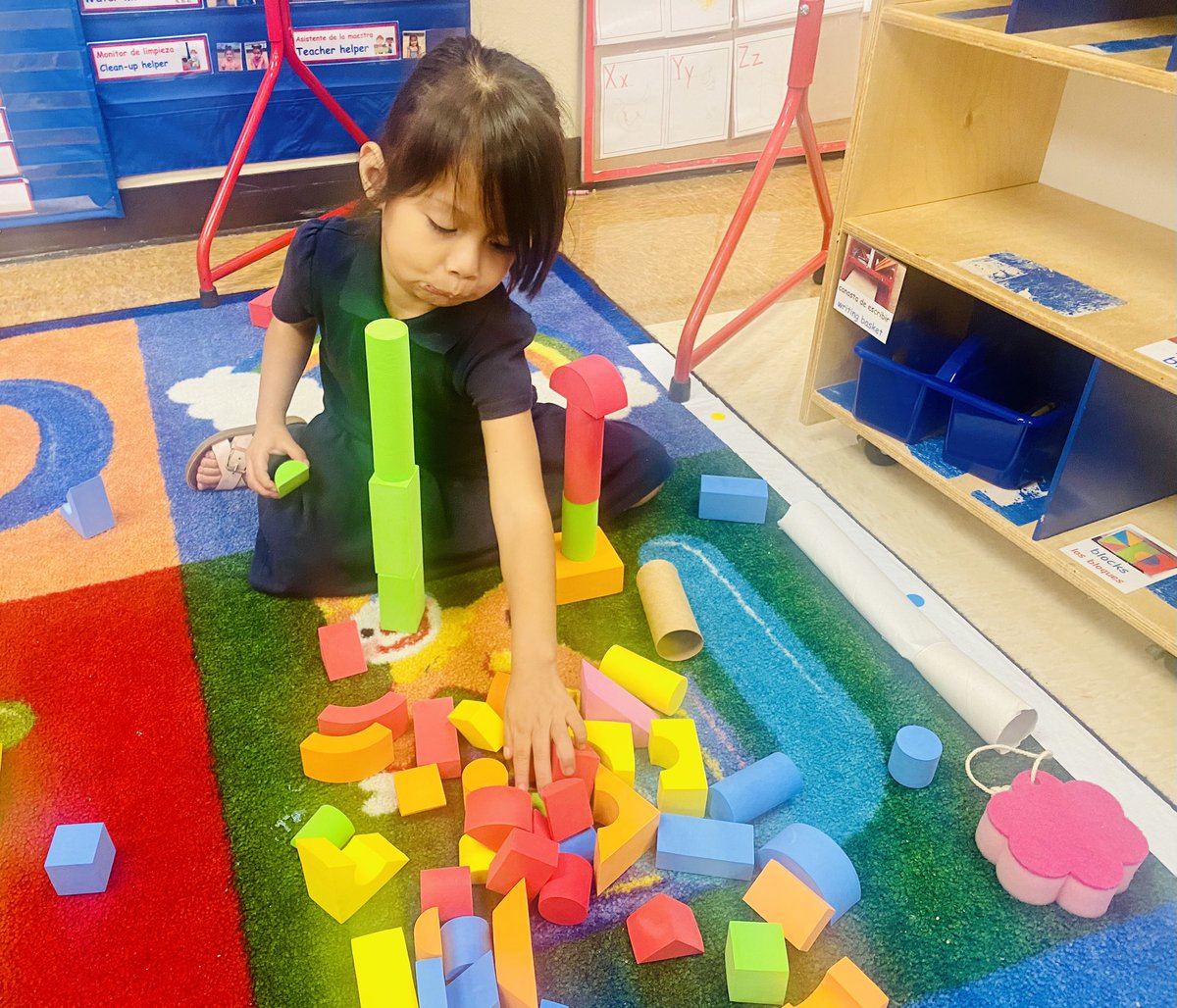 gwenj71's tweet photo. Dean Highland ES-Learning Centers allow children to grow in their social skills. This PreK Dual Language class has opportunities to navigate interactions and negotiate guidelines with their peers constantly.
#buildexploreplaydream 🦺
@Rina_Leads
@WacoISD https://t.co/UNYXssCDSO