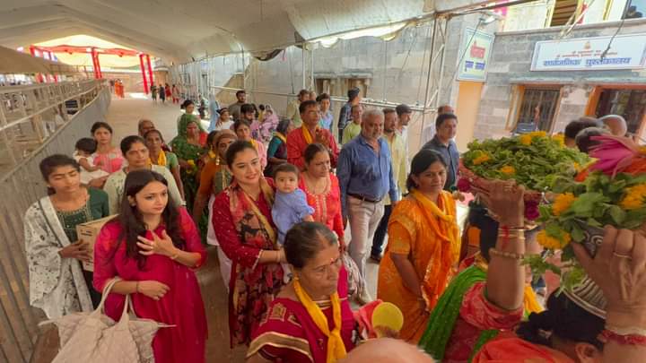 MPRAMESHDHADUK's tweet photo. આદરણીય વડાપ્રધાન શ્રી નરેન્દ્રભાઈ મોદી સાહેબના જન્મદિવસ નિમિત્તે દ્વારકા ખાતે શ્રી દાસીજીવણ સત્સંગ મંડળ દ્વારા નૂતન ધ્વજારોહણ તેમજ ભવ્ય મનોરથ નું આયોજન કરેલ. (1/2)

#HappyBdayModiji #ModiJiAt73 @NamoApp @NMAppVrtualMeet
@Bhupendrapbjp @BJP4Gujarat https://t.co/z80Skvmo4x