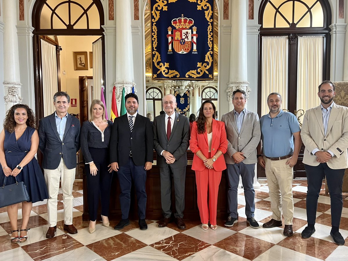 Málaga Digital (@malagadigitaleu) on Twitter photo Arrancamos curso 23/24 con una reunión institucional con el alcalde de <a href="/malaga/">Ciudad de Málaga</a>, <a href="/pacodelatorrep/">Paco de la Torre</a>, y la concejala de #Digitalización, #Innovación y responsable de <a href="/promalaga/">Promálaga</a>, Alicia Izquierdo.
📸 Al encuentro, ha acudido nuestra directiva presidida por <a href="/ricardonandwani/">Ricardo Nandwani</a>. Arrancamos curso 23/24 con una reunión institucional con el alcalde de <a href="/malaga/">Ciudad de Málaga</a>, <a href="/pacodelatorrep/">Paco de la Torre</a>, y la concejala de #Digitalización, #Innovación y responsable de <a href="/promalaga/">Promálaga</a>, Alicia Izquierdo.
📸 Al encuentro, ha acudido nuestra directiva presidida por <a href="/ricardonandwani/">Ricardo Nandwani</a>.
