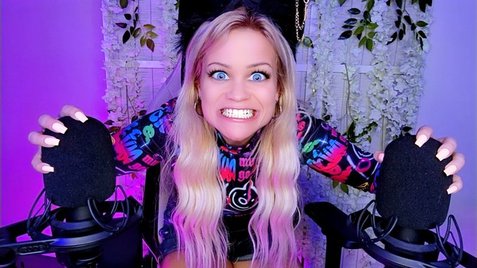 Crazy #ASMR Woman Gets Mad Triggered https://t.co/IKGkjkF0aj https://t.co/7tYzRsVsUY<a href="/tag/asmr"class="tags">#ASMR</a>