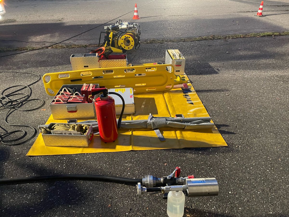 FBraunsbach's tweet photo. Heute Abend hatten wir Übung der #Feuerwehr #Braunsbach Abteilung Mitte. Auf dem Dienstplan stand #THL Unfall Grundtätigkeiten an der #Einsatzstelle. 🚒🚨#LF16 https://t.co/m9LGHJdBLK