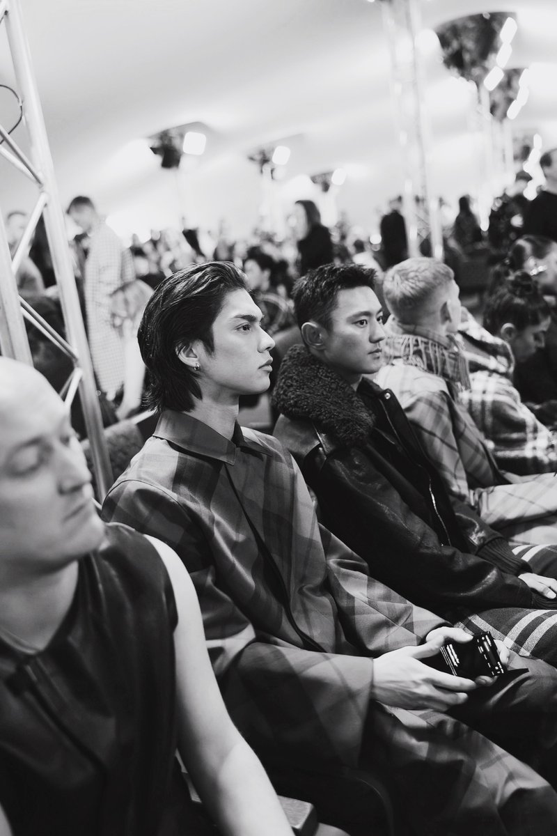cloud9_ent_ofc's tweet photo. Moments at Burberry Summer 2024 Show in London, UK🔵

รวมโมเม้นท์จากงาน Burberry Summer 2024 Show 
ณ กรุงลอนดอน อังกฤษ🔵

#BURBERRYSS24XBRIGHT
#BURBERRYSS24
#BURBERRY
#Cloud9Ent
#bbrightvc https://t.co/57RTZ228uG