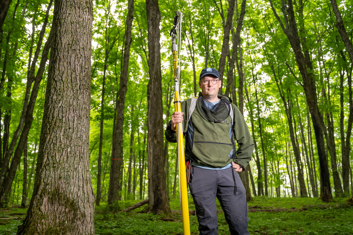 Measuring tree health currently involves tediously taking samples to measure the chemical &amp; structural content in a single leaf.

But what if you could fly a plane or satellite over a forest &amp; get the same readings? ND research is helping make it happen: go.nd.edu/8491fb