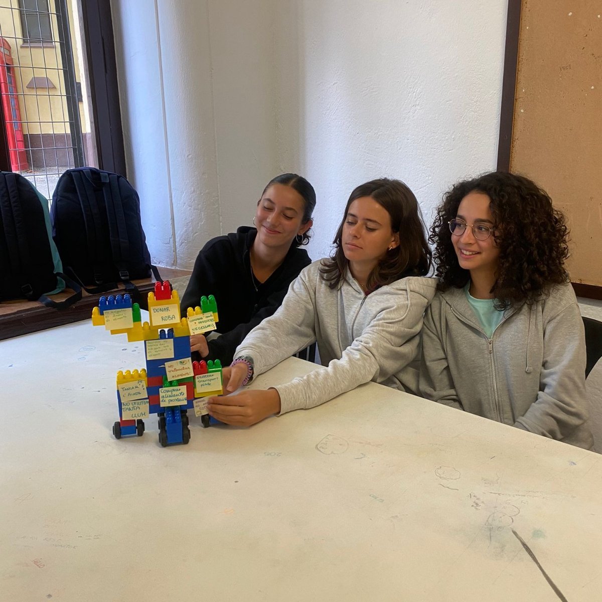 LestonnacTgn's tweet image. 🤩 Els alumnes de Secundària i Batxillerat, han gaudit d'uns dies de convivència, on han tingut l'oportunitat de conèixer els nous companys de classes, als mestres que els acompanyaran aquest curs i s'han divertit amb les diferents activitats que hem fet!

#curs2324 #lestonnactgn