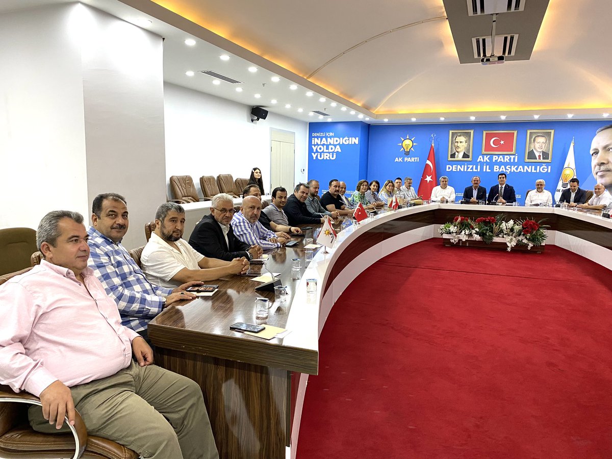 sahin_tin's tweet photo. AK Parti Denizli İl Başkanımız Yücel Güngör’ün başkanlığında yapılan il yönetim kurulu toplantısına katıldık.

Teşkilatımızın yol haritası belli. Samimiyetle, güleryüzle, nezaketle icraatlarımızı anlatıp, kalplere dokunup gönüller kazanarak, aşkla ve inançla yola devam ediyoruz. https://t.co/96lV8FP4Df