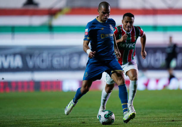 CabineSport's tweet photo. Conceição: "Chegamos do Estrela ao Dragão às 2h15 da manhã. O Pepe, com 40 anos, foi para o Olival descansar e esperar o próximo treino para estar a 100%. Já ganhou tudo mas não foi ter com a família como todos os outros." https://t.co/7YXudbjNcj