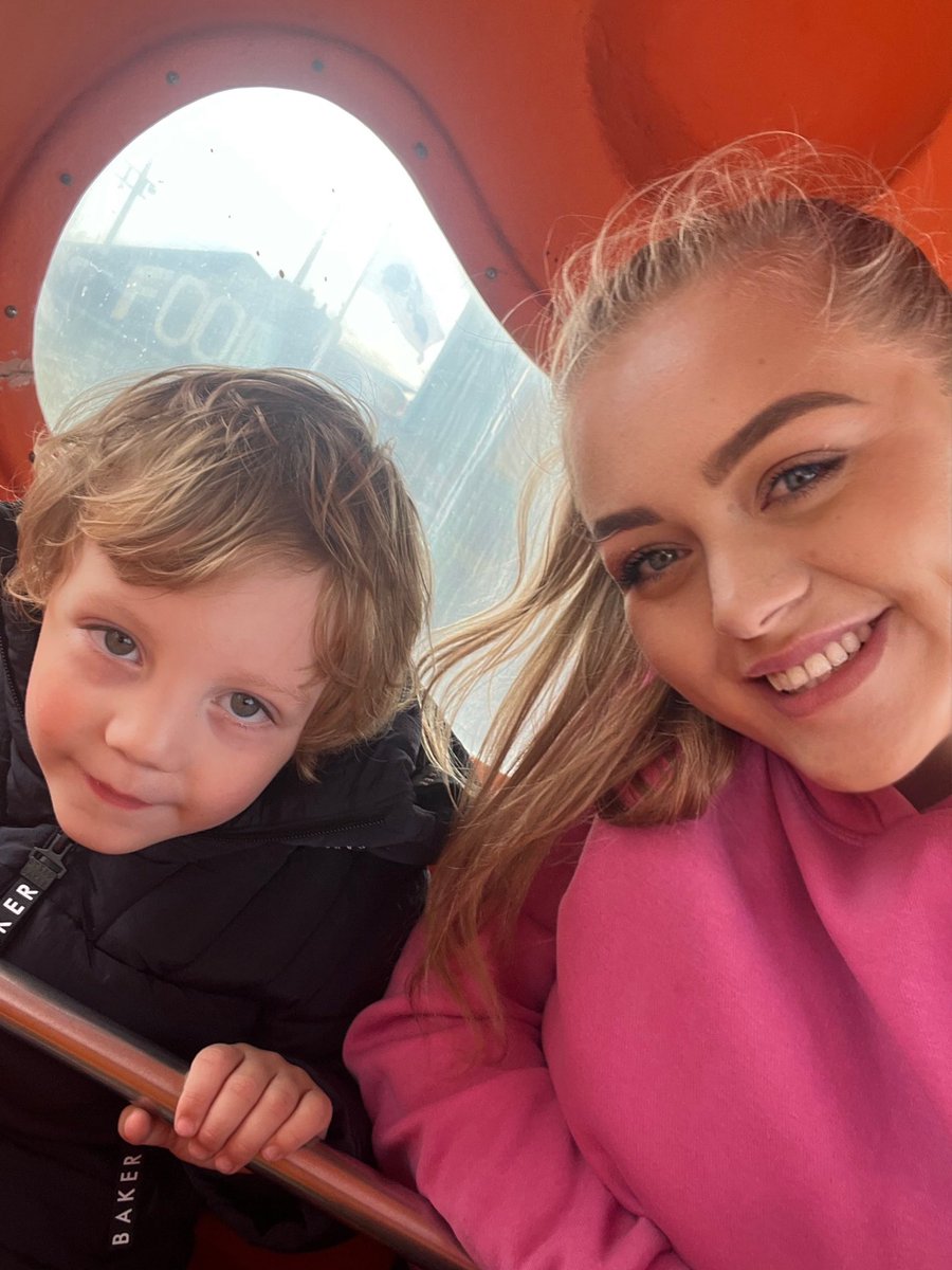 Chloe Barton tweet media