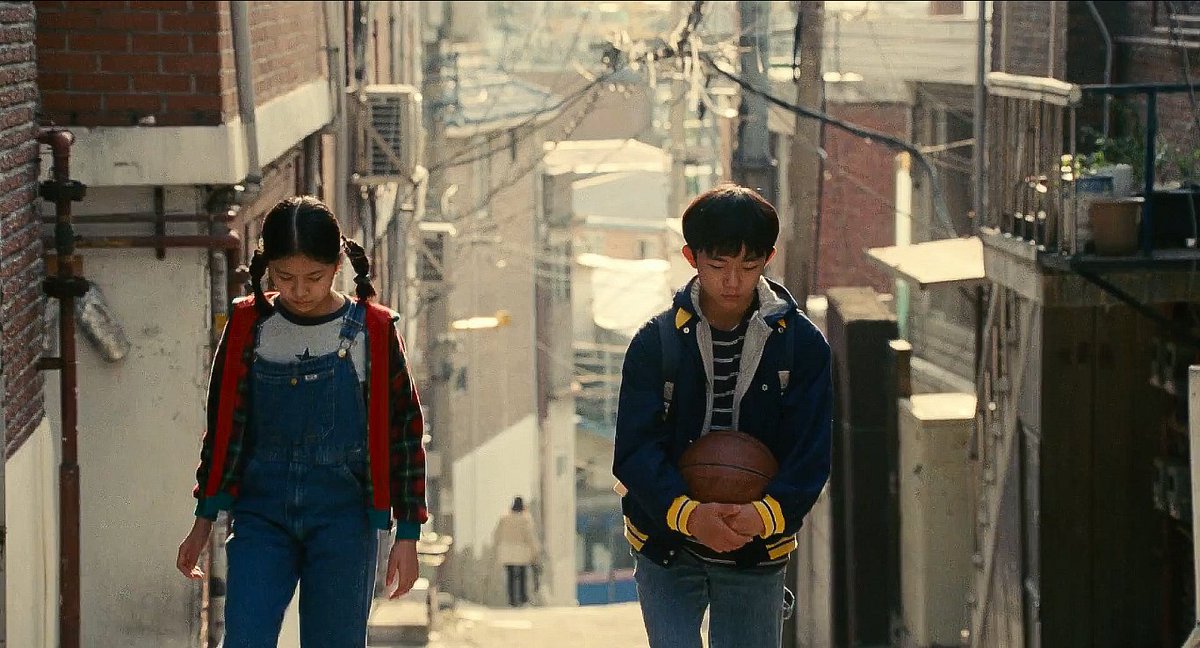screenscaps's tweet photo. past lives (2023) https://t.co/jBI1cENHlj