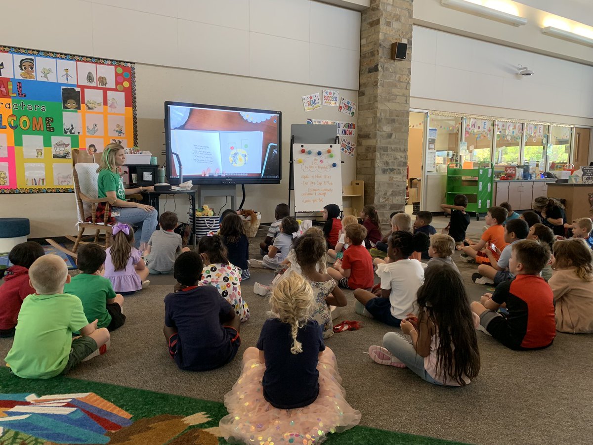 Library day with the fabulous Mrs. Crites! 📚 🤓 💗 <a href="/popepanthers/">🅟🅞🅟🅔  🅟🅐🅝🅣🅗🅔🅡🅢</a> <a href="/popereads/">Pope Elementary Library</a>