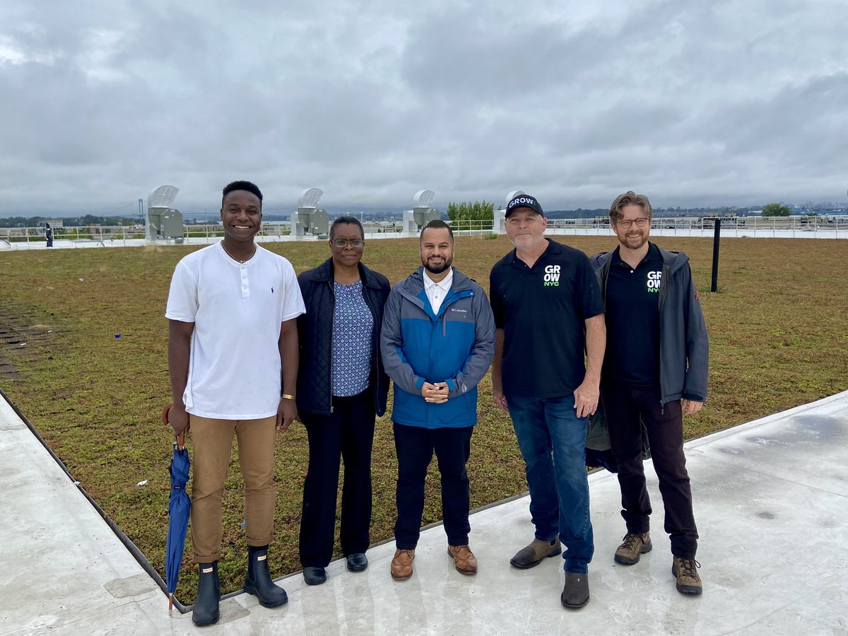 SenatorSerrano's tweet image. It was great meeting with @GrowNYC and touring the new NYS Regional Food Hub in #HuntsPoint.  

I was happy to learn more about GrowNYC’s efforts to increase local access to healthy foods while helping to address food insecurity in our communities. #Bronx