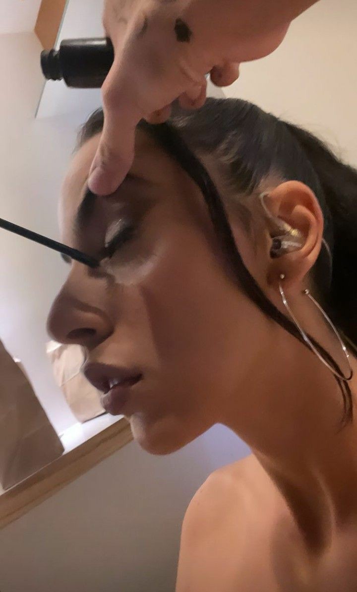 AcervoSena's tweet image. make só pra reforçar a beleza natural da gata.