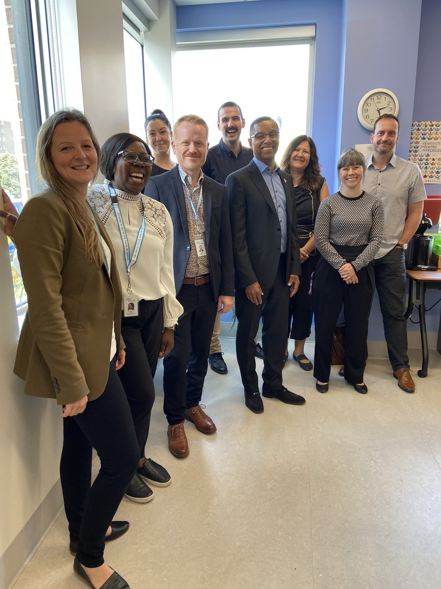 CarmantLionel's tweet image. Je suis récemment allé visiter le #CLSC Sainte-Catherine avec les équipes du @ciusss_csmtl
Nous souhaitons déployer dans les autres CLSC du Qc ce modèle où équipes spécialisées offrent des services psychosociaux ➕ soins en #santémentale immédiatement sur place (si nécessaire) 🙌🏾