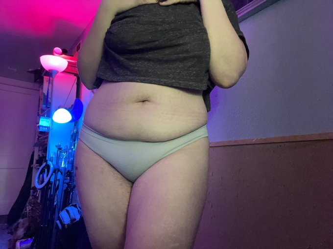 feeling like winnie the pooh today a little https://t.co/TaLUIK7GGp