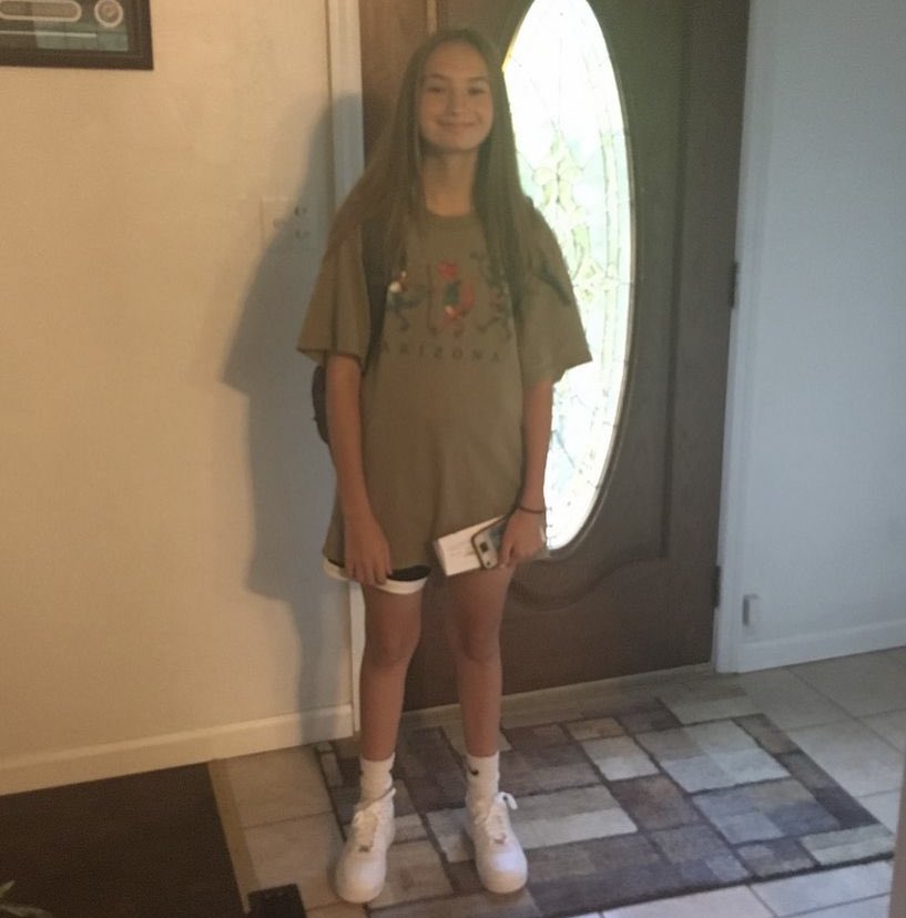 SkyzEmmel's tweet image. Throwback to the first day of senior year I don’t think I look any different lmao #classof2020