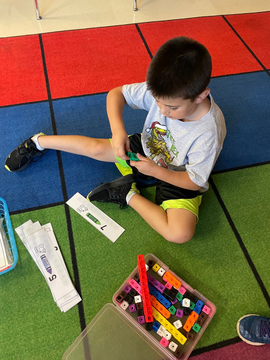 Mrs. Kelley Freedom Elem tweet media