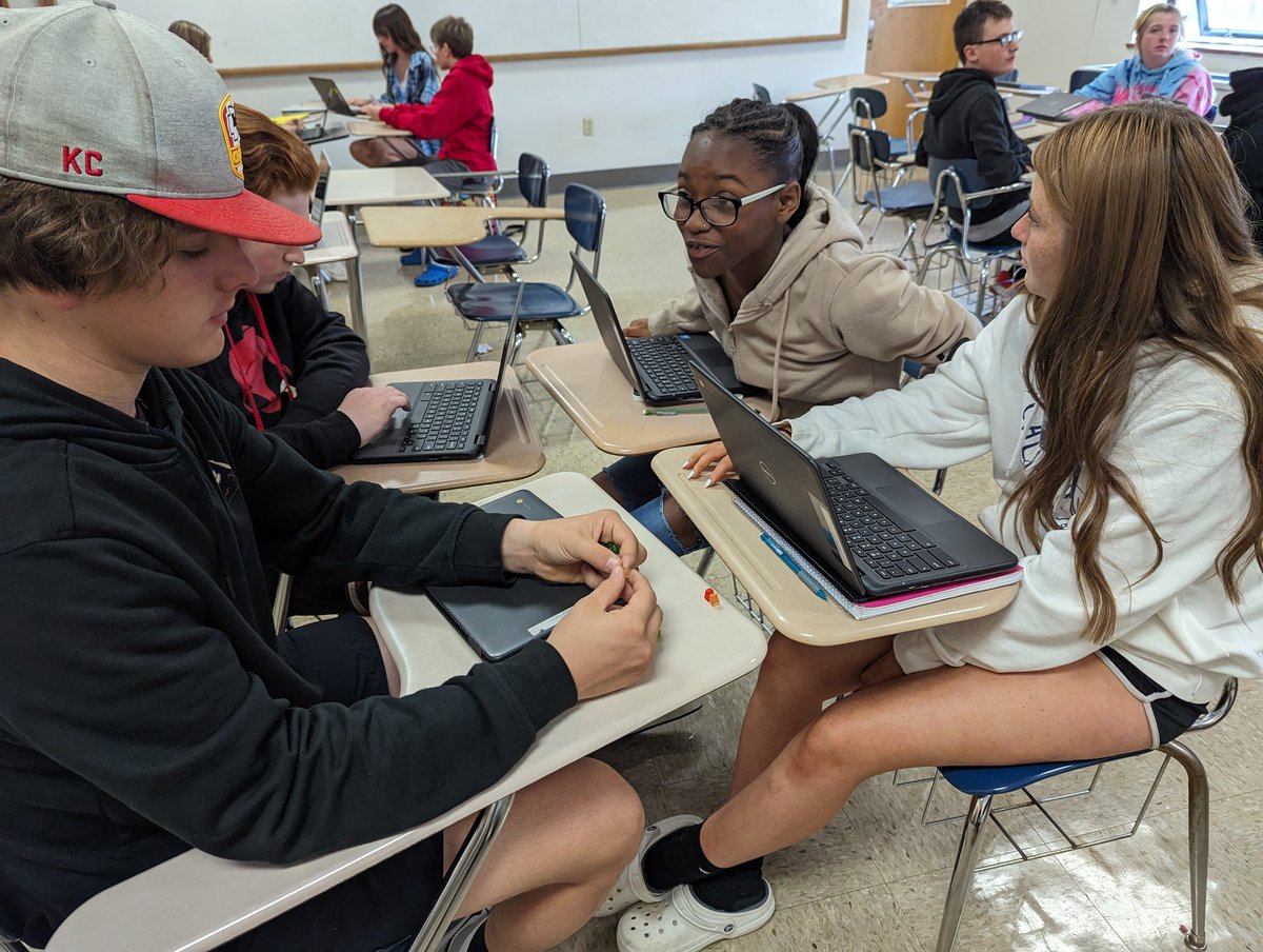 AMiller31's tweet photo. Students used gummy bears to demonstrate their knowledge of different types of government today in Mr. Ridenour's classes at @RHS_Shells 

#GoShells @DandurandJason 
#civics #HSgovernent @ISBEnews https://t.co/b712kAYxhx